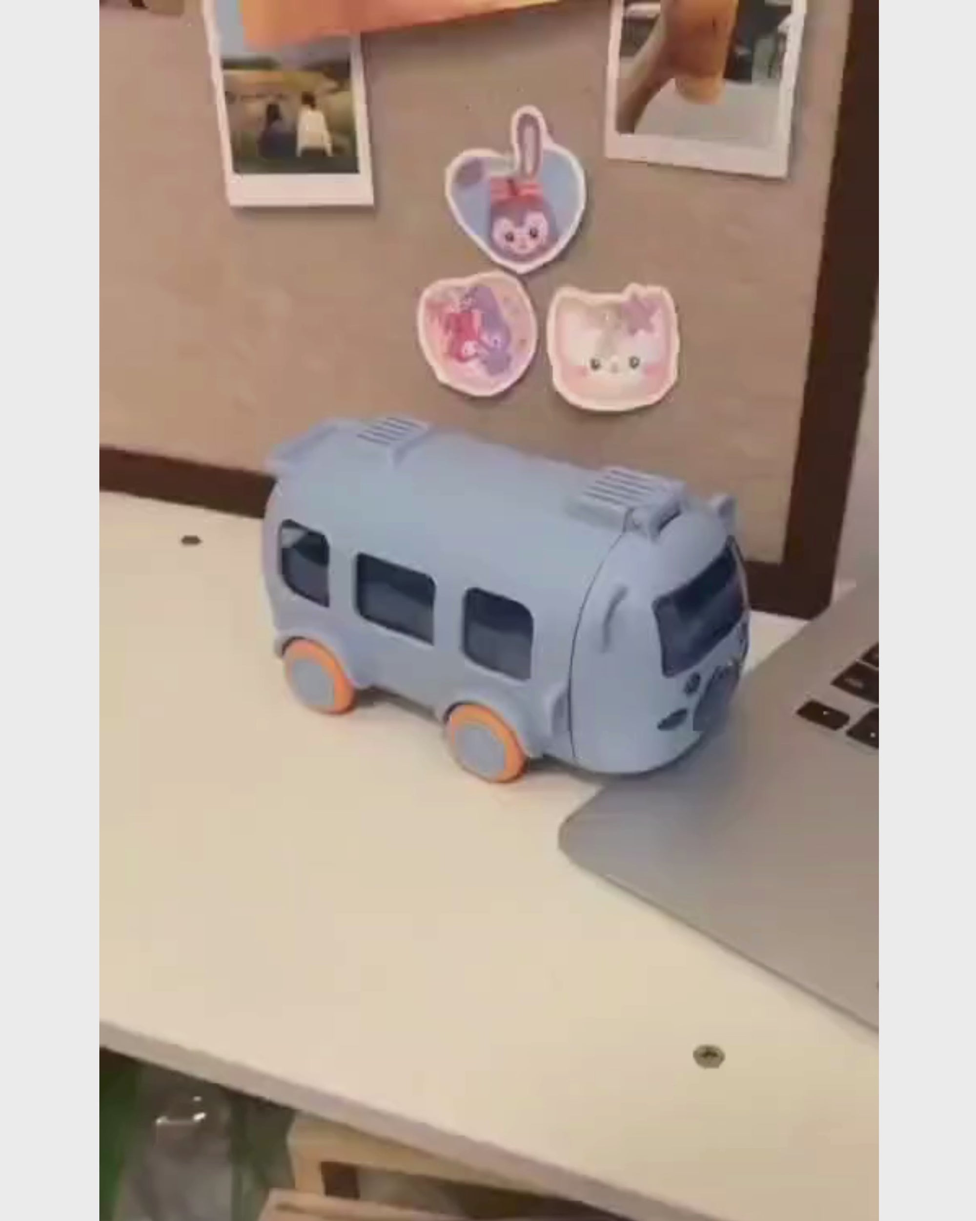 Kids Bus Water Bottle 500 ml – Pop-Up Straw, Wheels & Strap